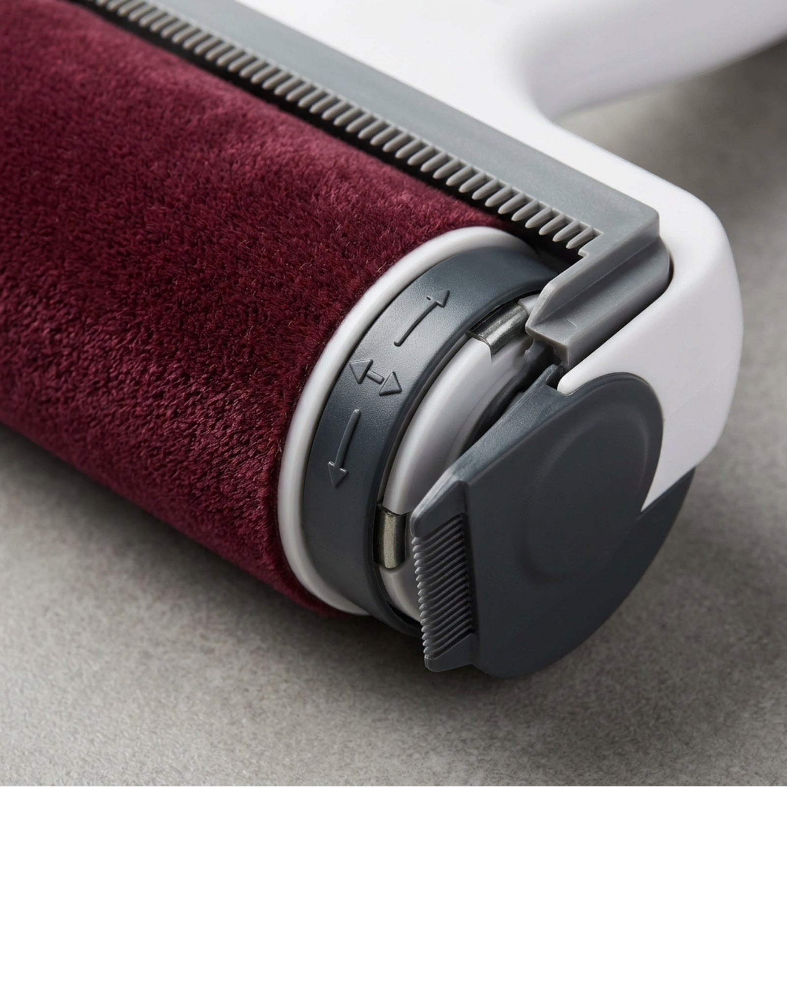 Cabit Reversible Flocked-Wheel Lint Roller with Two Pods Burgundy - Detail view